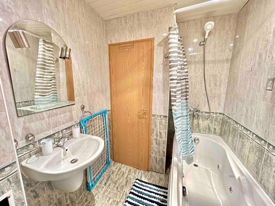 By The Sea Apartment *